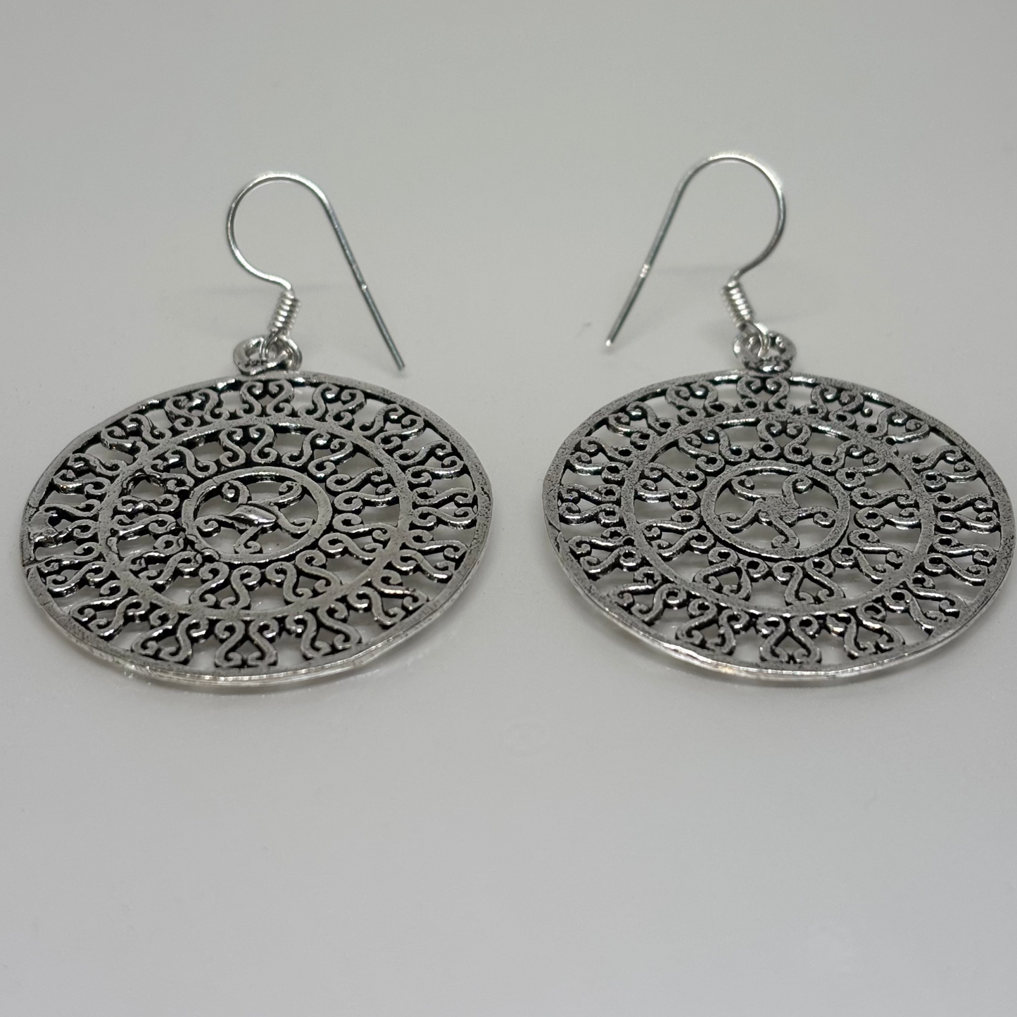 Round earring