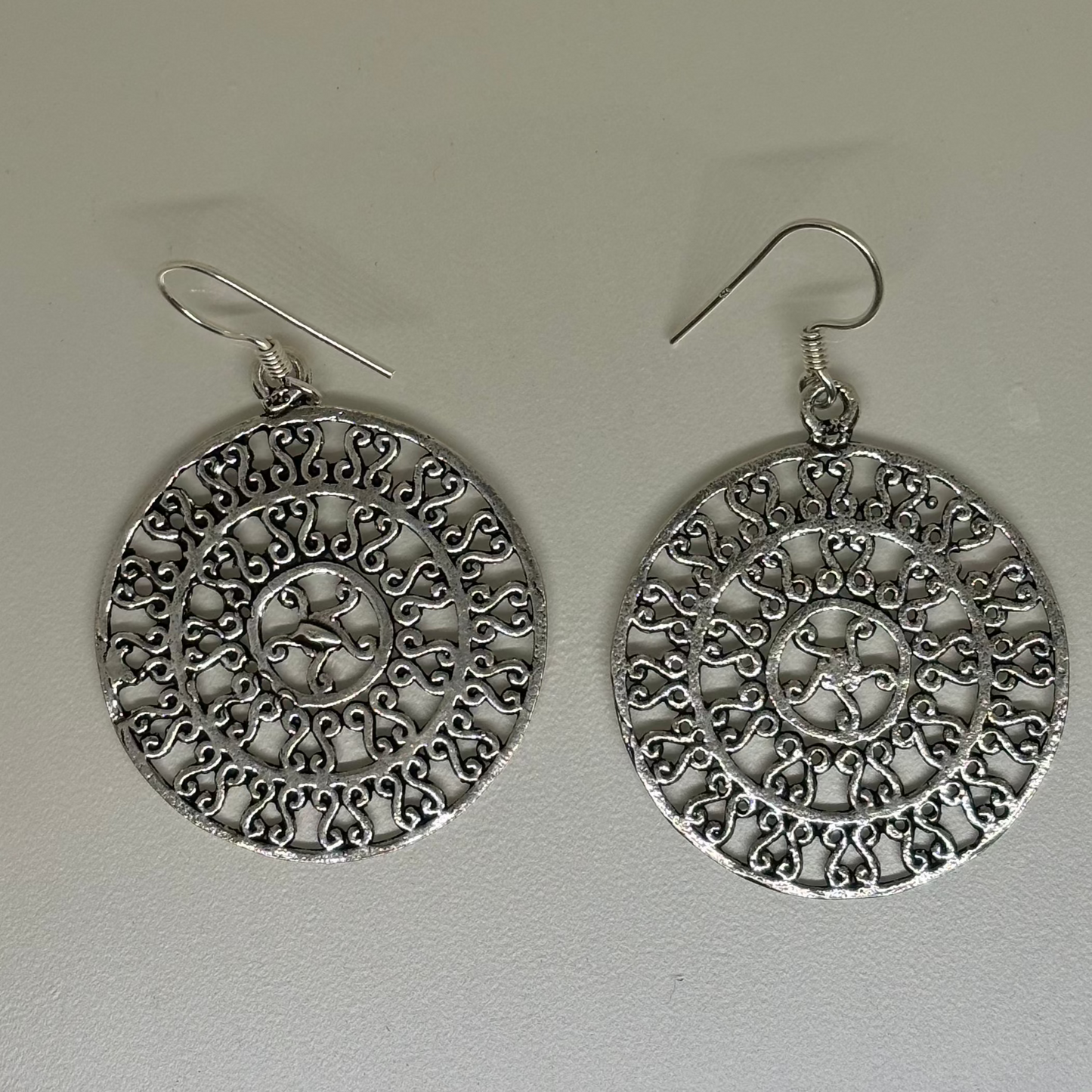 Round earring