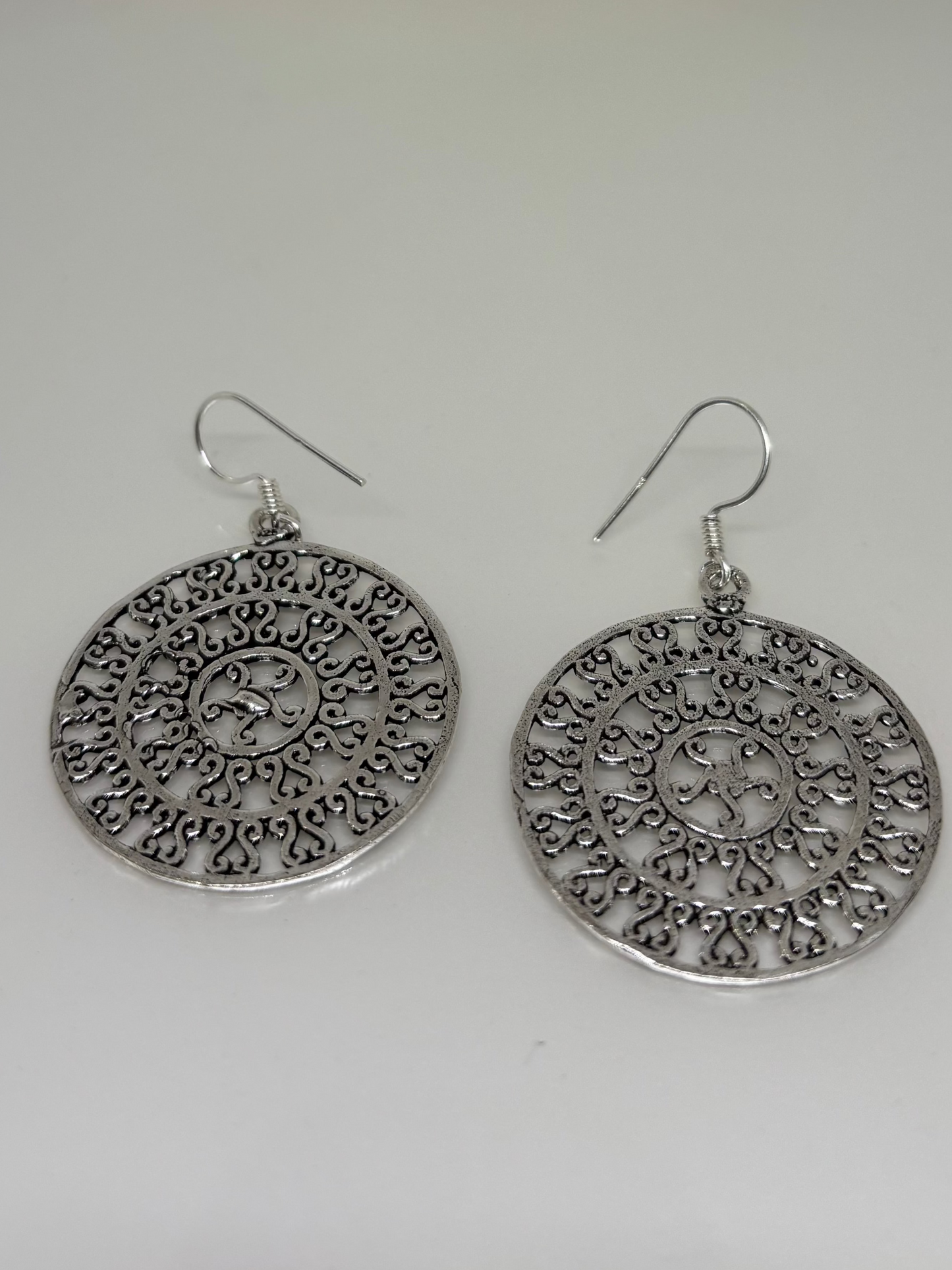 Round earring