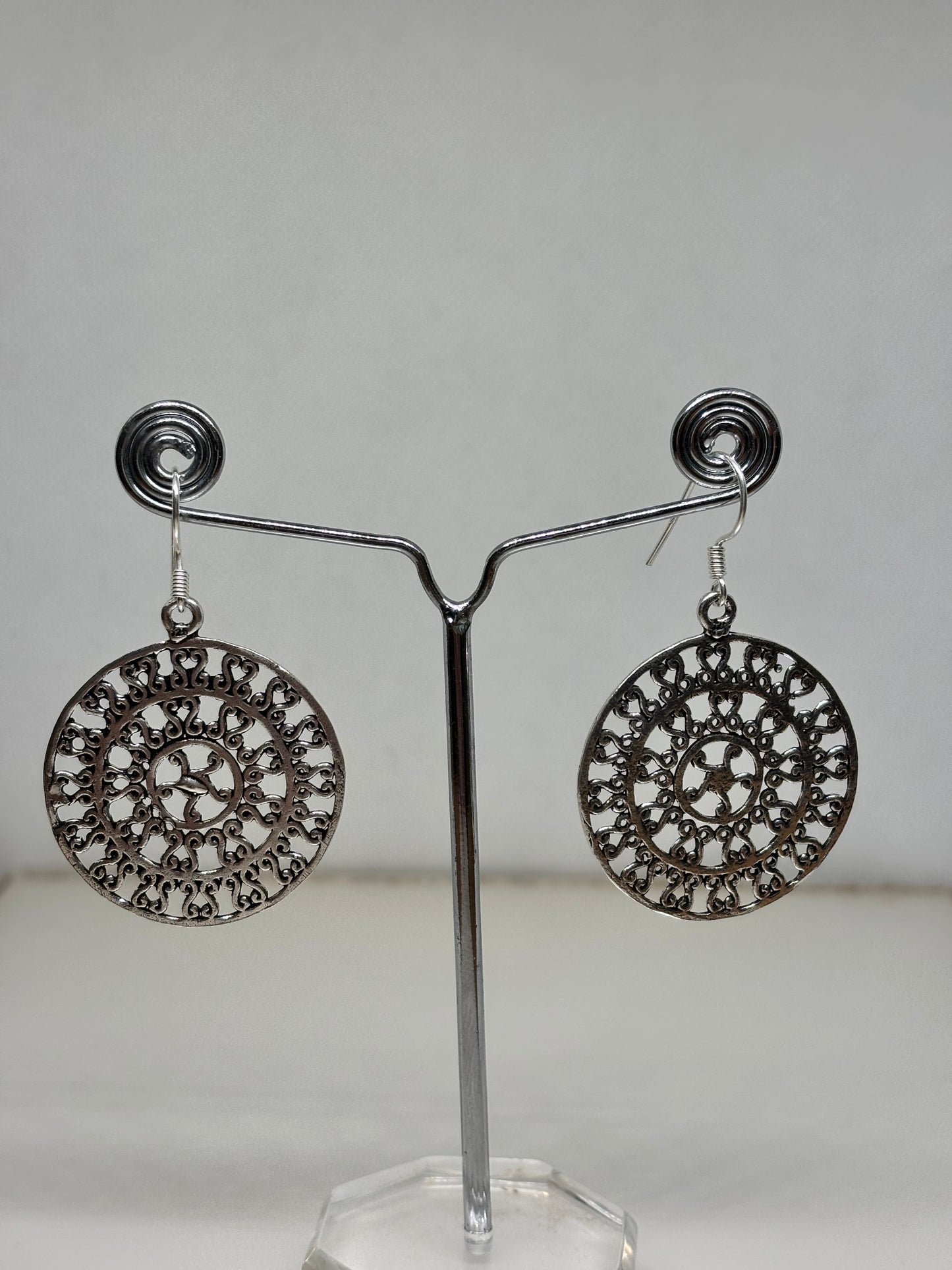 Round earring