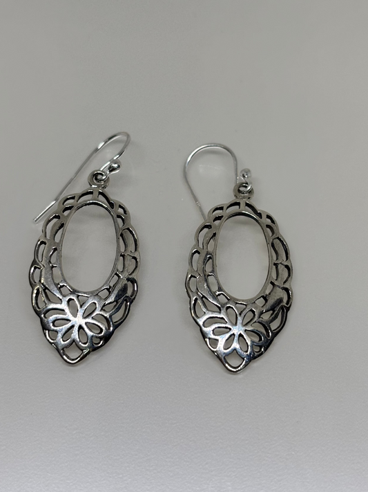 Silver Flower Pattern Earring