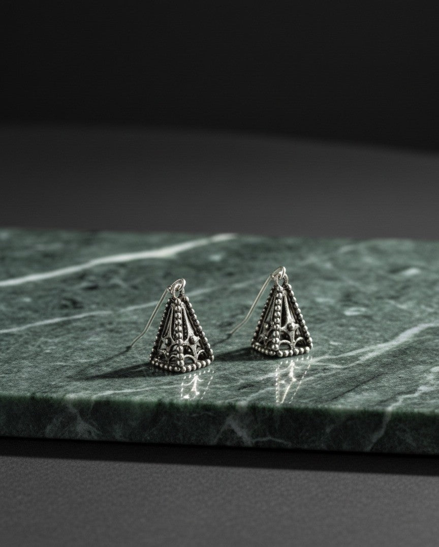 Triangle earrling