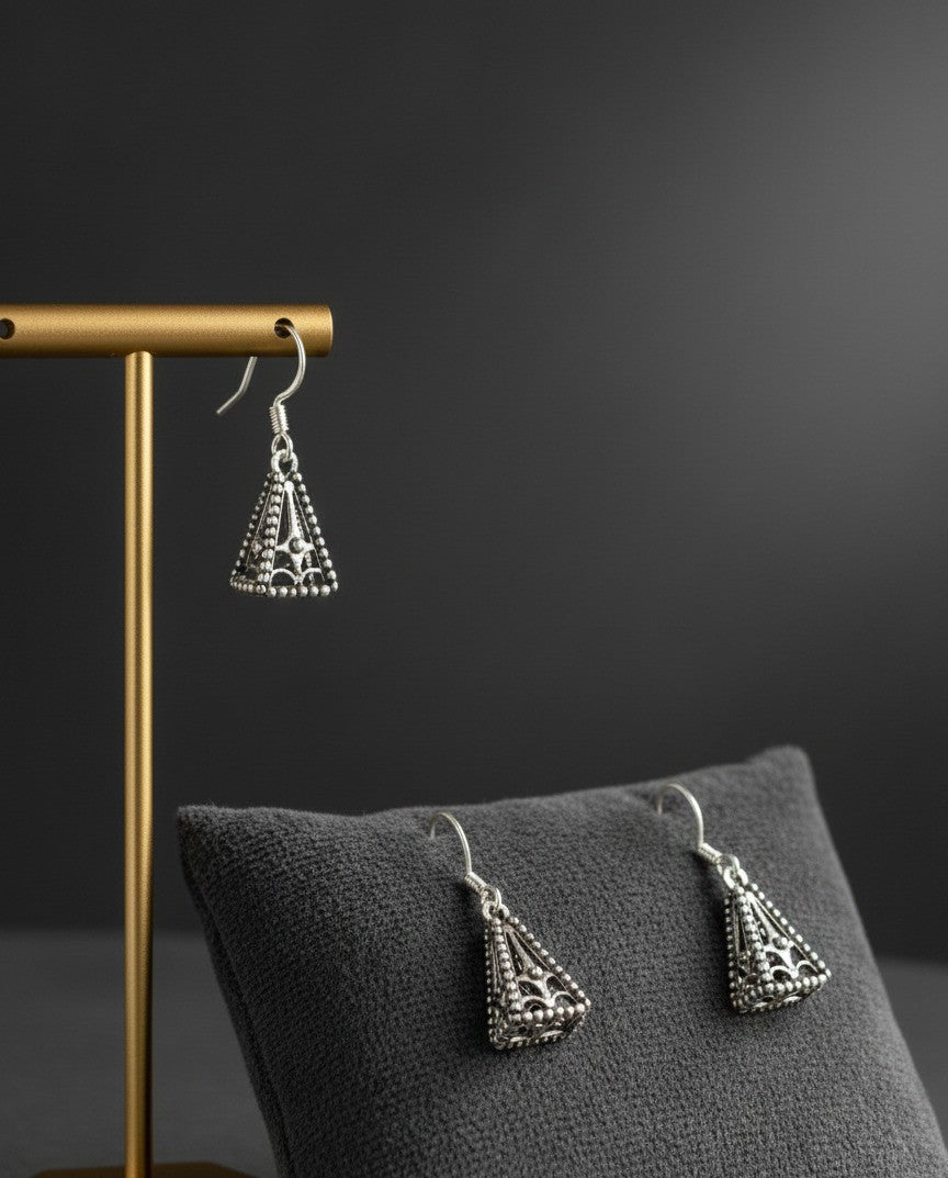Triangle earrling